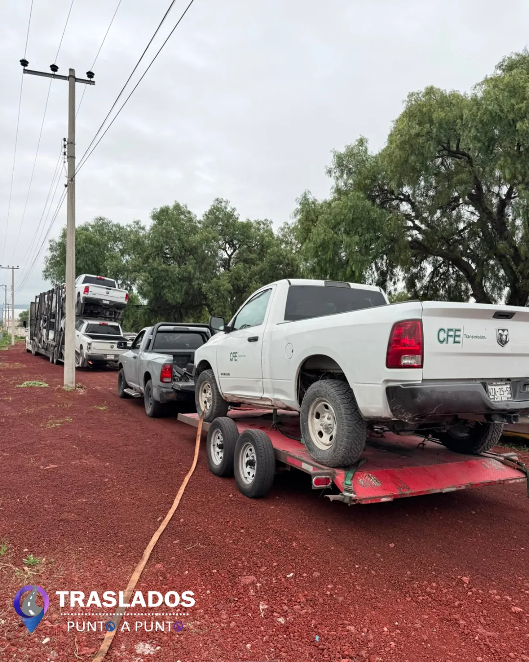 Camionetas aseguradas en madrina y remolque