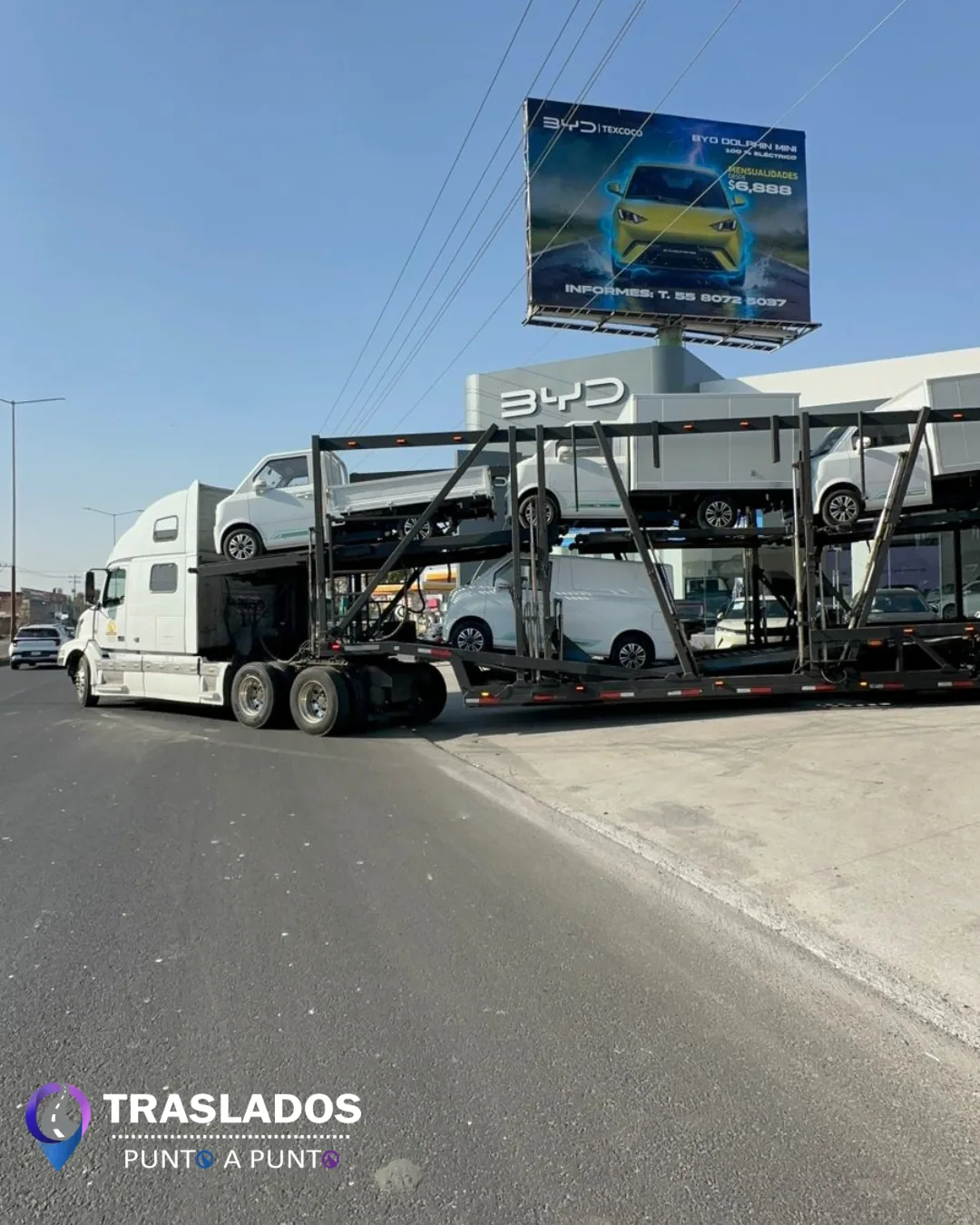 Madrina con vans frente a agencia automotriz
